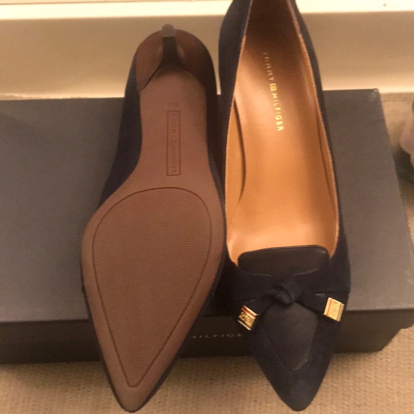 Tommy Hilfiger Juline Navy suede kittenheel 6 6.5 - Picture 2 of 2